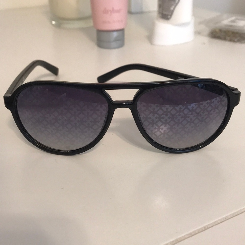 EUC Tory Burch Sunglasses